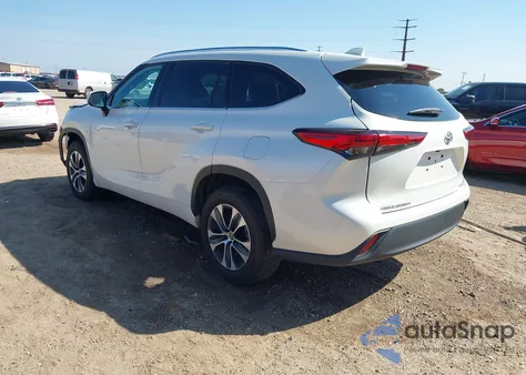 2020 Toyota Highlander Xle z USA, uszkodzony, nr VIN 5TDGZRAH8LS510711